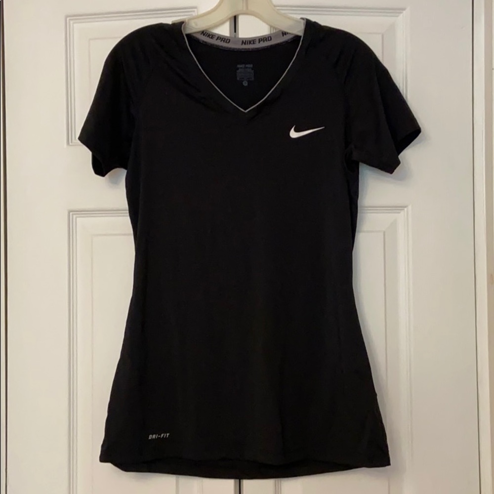 Nike Women’s VNeck Black Medium